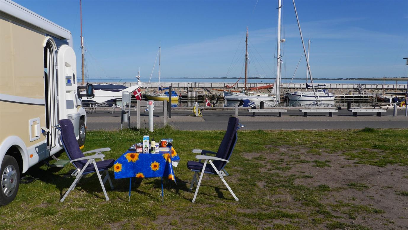 Frühstück mit Fjordblick