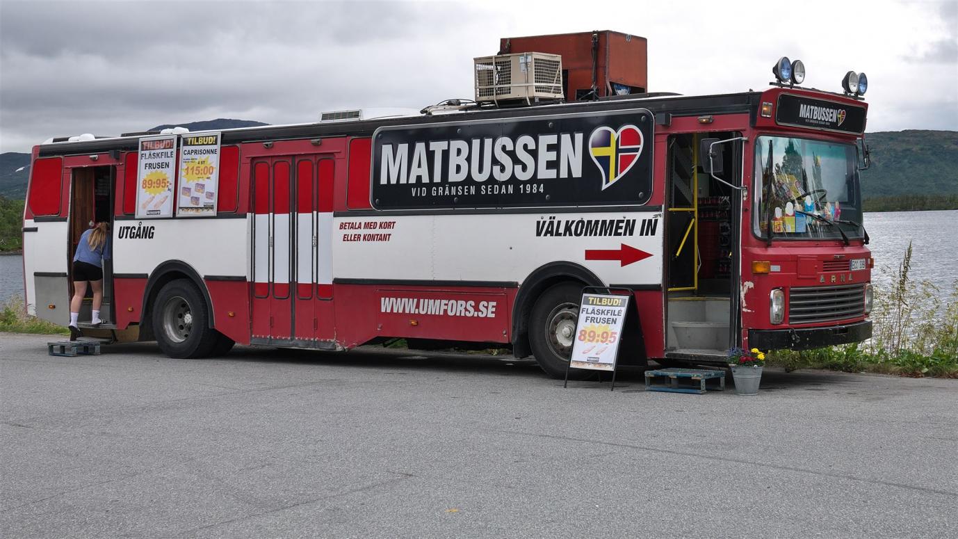 ein "Matbussen" an der "Riksgräns"