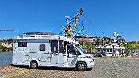 230608-05v Husum - am Kutterhafen, lecker Fischbrötchen essen & kleiner Einkauf