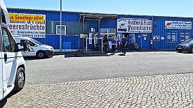 230608-04v Husum - am Kutterhafen, lecker Fischbrötchen essen & kleiner Einkauf