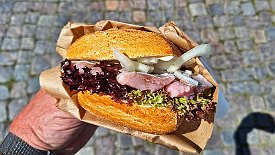 230608-07v Husum - am Kutterhafen, lecker Fischbrötchen essen & kleiner Einkauf