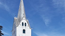 230603-18v Varde - Blick zur Kirche