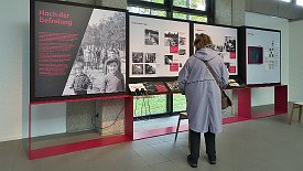 231029-12v Bergen-Belsen - Besuch der Gedenkstätte, Sonderausstellung 