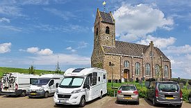 240526-50v Wierum (NL) - Spaziergang ... Parkplatz vor der 