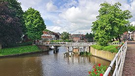 240527-08v Dokkum (NL) - auf dem Weg in die Stadt ...