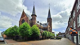 240527-26v Dokkum (NL) - Stadtbummel ... H. Martinus en H.H. Bonifatius en Gezellen kerk