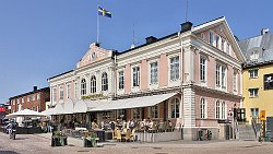 240820-22v Vimmerby - Stadtbummel der x-te ... hier am Torvet (Marktplatz) mit Blick zum Stadshotellet